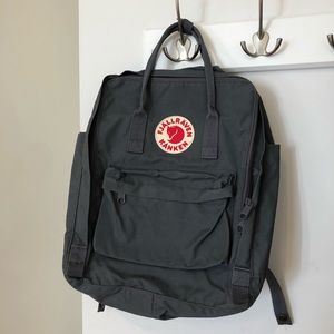 Fjallraven Kanken dark grey